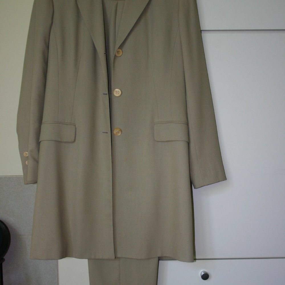 CARLISLE 2-Piece Tan Pant Suit Size 8 Longer Jacket Completely Lined Wool/Rayon